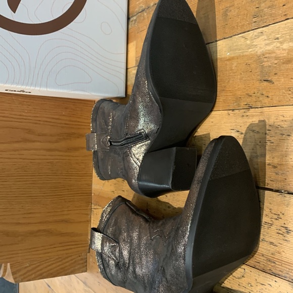 Casta metallic leather boot style Tonya. New in box. Portugal comfort fashion! - Picture 7 of 10